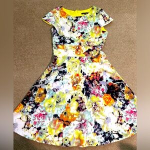 Tiana B colorful flowered dress size 6 very nice material only worn once